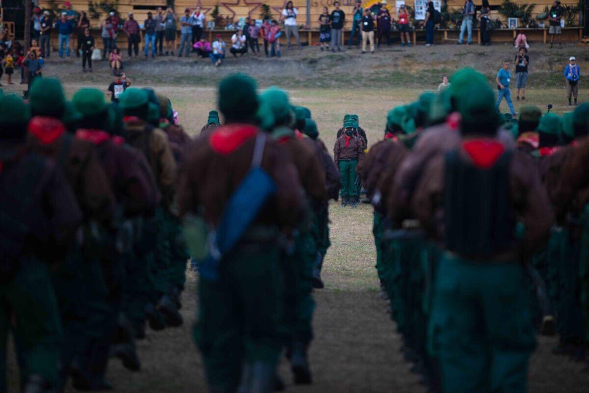 “One thing is to communicate and another thing is to spend centuries and centuries communicating and not doing anything. It’s like someone who preaches and preaches, they die and didn’t do anything.” -Subcomandante Moises. ❤️🖤🔥✊🏿📸:@Dal_air #EZLN30Años #DirectAction