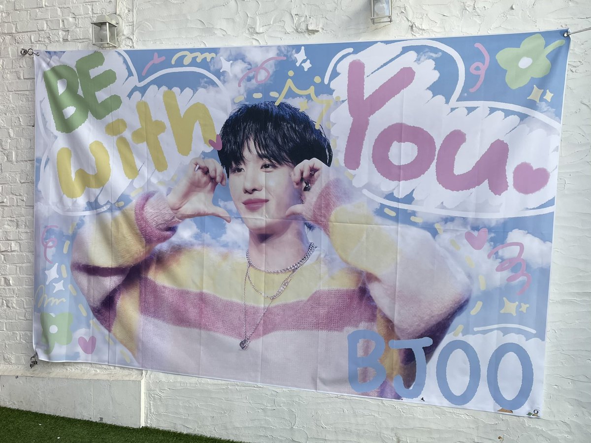 Bbangmong_S2's tweet photo. BE WITH YOU 🍀
📍카페세리 로그
　
특전부터 음료, 디저트, 꾸며진 디피들까지 어쩜 전부 다 귀염뽀짝하던지🥹⭐️
지하에 영상까지 틀어주셔서 특별하고 좋았구, 역시나 주최분들이 밝게 맞아주셔서 감사했어요🫶🏻
　
#병주곁에_언제나_BewithYou https://t.co/9p8S4DVSNR
