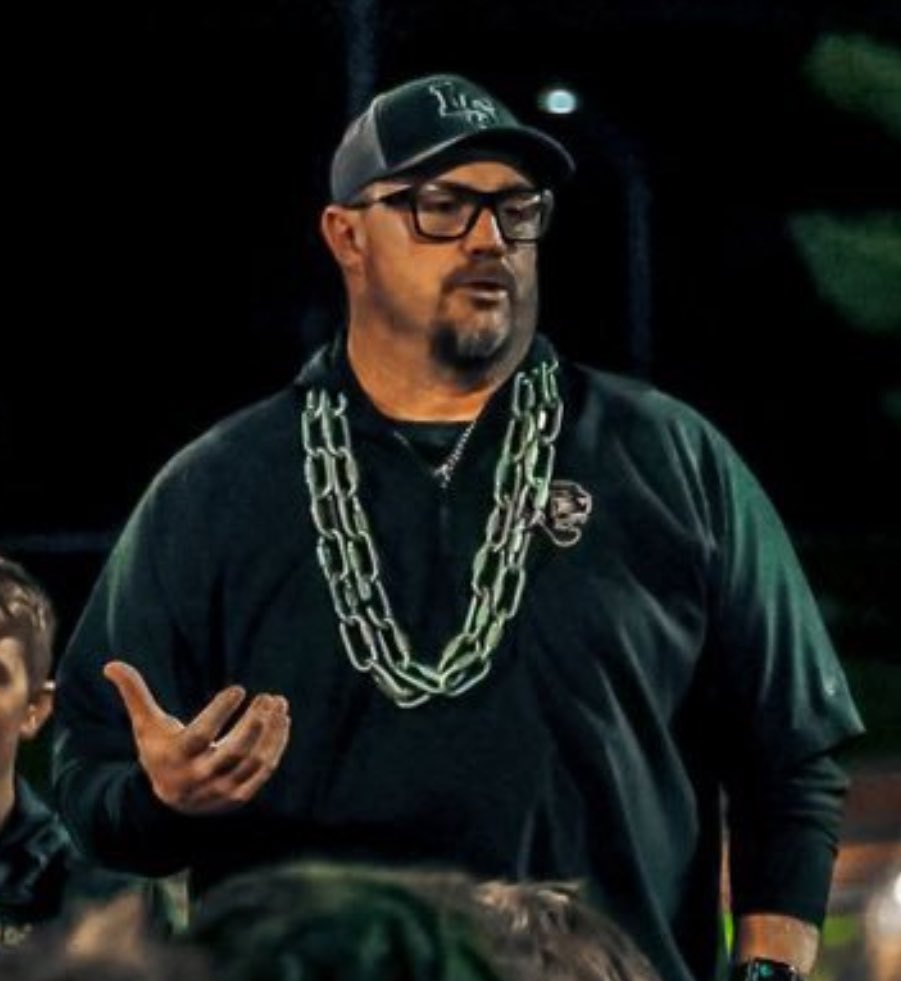 RodKRCG13's tweet photo. BREAKING: Jefferson City HS hires new head football coach. Eric Thomas, who played on two @jay_football state championship teams in the 1990’s is returning to his alma mater. Thomas has been the Lee’s Summit HS head football coach over the last 14 years. https://t.co/DeX6gYk4DB