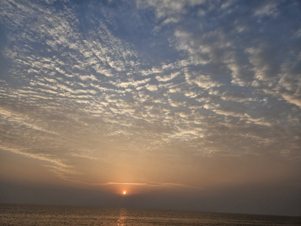 izhark's tweet photo. #Karachi https://t.co/ehPxUAmYsX