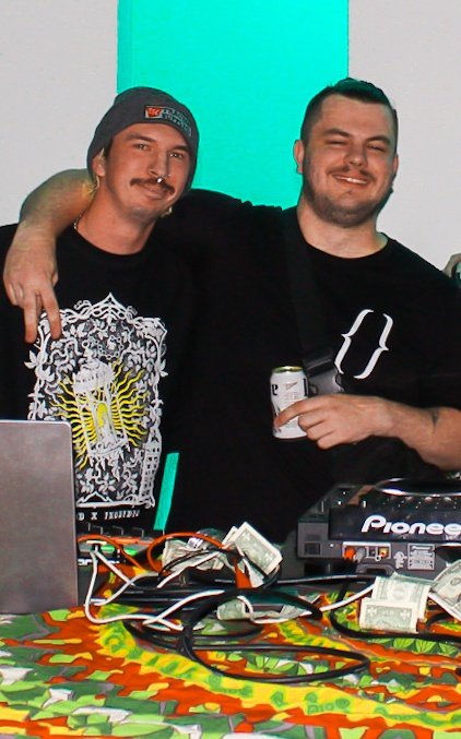 ArkZen_Music's tweet photo. @laviermusic - what's done in the dark (ArkZen Remix) out 1/12 via @WiddFam 
Can't believe my brother in Christ and outlaw country allowed me to remix my fav tune of his! 🥲 Enjoy this preview and a low quality pic of me and Dylan off wayyy too many fine pilsners! https://t.co/a9GgvmAqmT