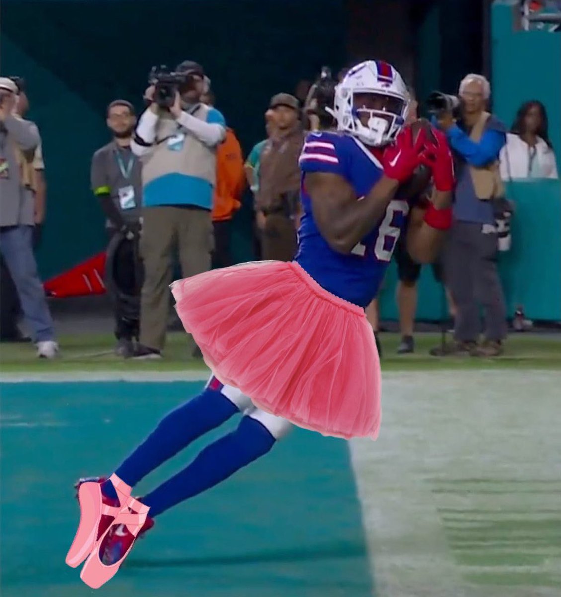 plainoldkate's tweet photo. @Channel__10 was on pointe yesterday 🔥#BillsMafia #BuffaloBills https://t.co/YRSknf6CSx