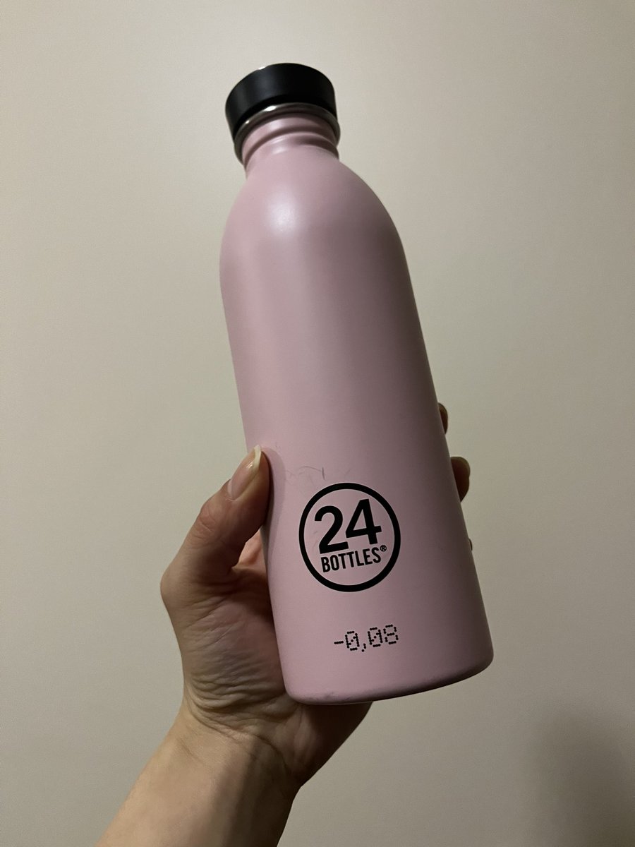 <a href="/LSDCamp/">LifestyleDesign.Camp</a> のメンバー超ミニマリストなもタリンに12月に遊びにきてくれて、感化されて買いました！

24 Bottlesという🇮🇹発のブランドでお洒落です！保温機能なしは117gで、klean kanteenより軽かった。

よかったらグラム数を見て、保温機能付きの330mlを買おうかと、
24bottles.com