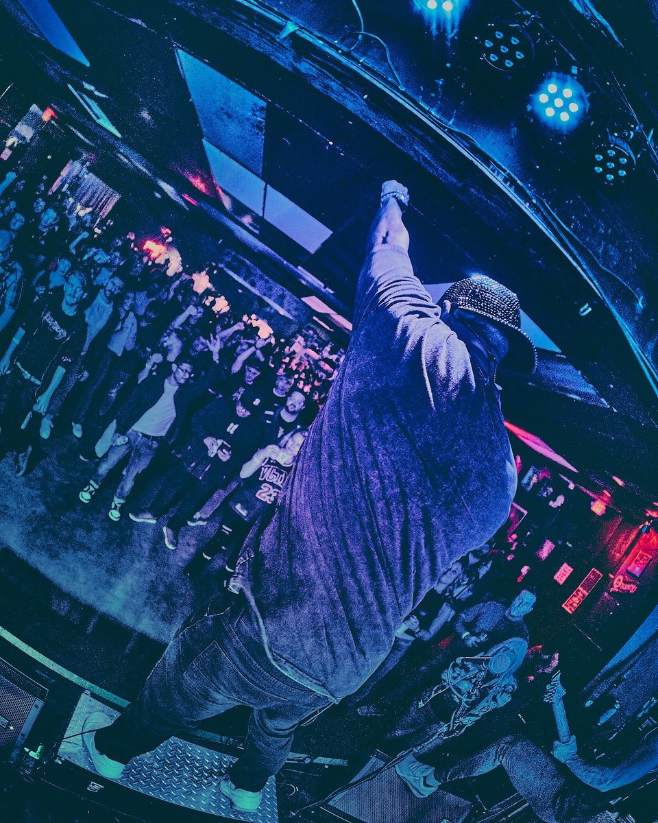 DevilsEnvyMusic's tweet photo. CONDUIT - Winter Park FL - Jan 5, 2024
โข
๐ธ: Gabe Lugo
โข
#devilsenvy #dvlsnv #orlandoband #floridaband #rock #metal #dreamcore https://t.co/bl3kICamsk