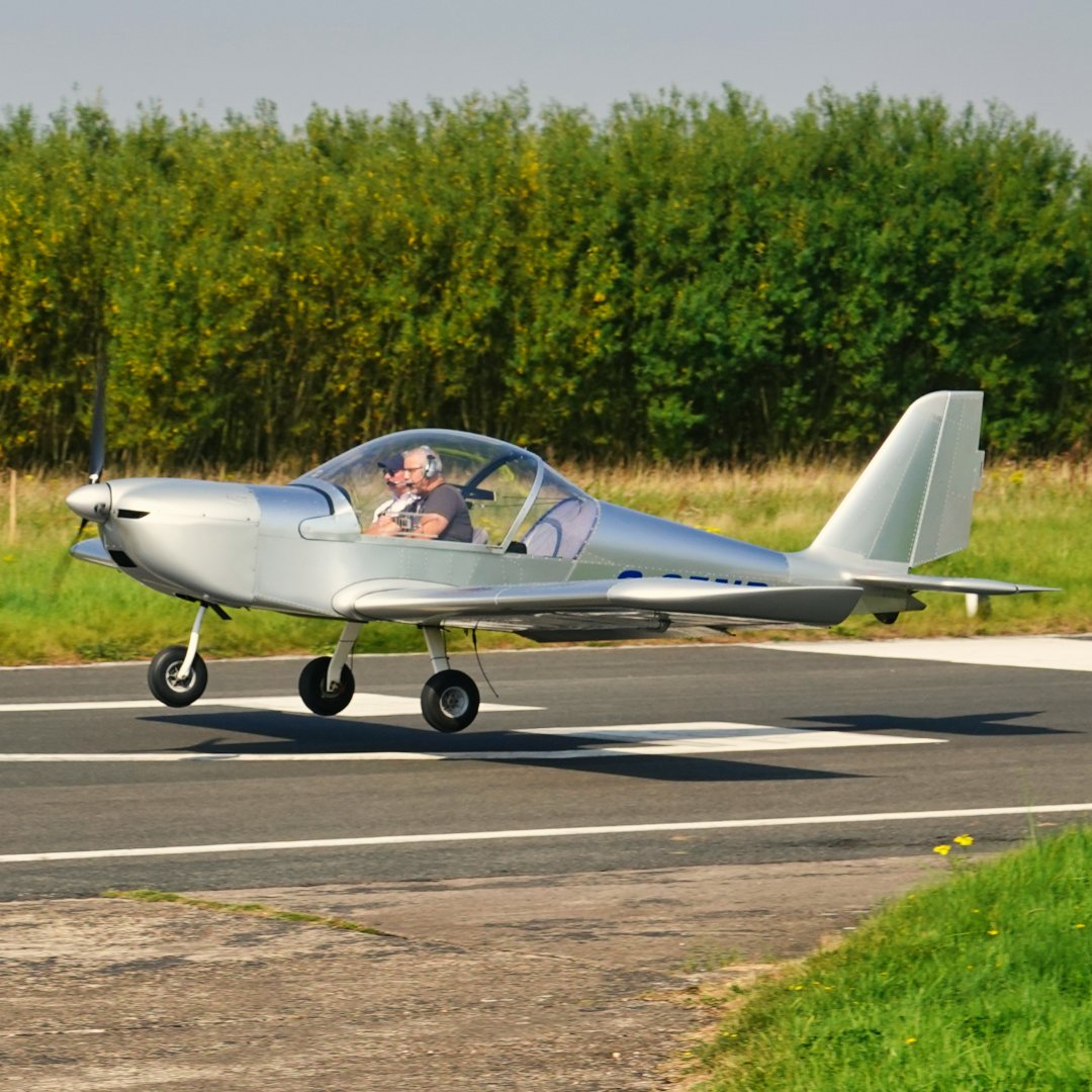 Michaelflying28's tweet photo. Evektor EV-97 Eurostar G-CEND departing Sandtoft Airfield for Breighton Airfield 9.9.23.
#evektor #evektorev97 #ev97 #ev97eurostar #lightaircraft #generalaviation #generalaviationlovers #generalaviationlover #generalaviationuk #generalaviaton #generalaviationworld #microlight https://t.co/H25zH3cJMP