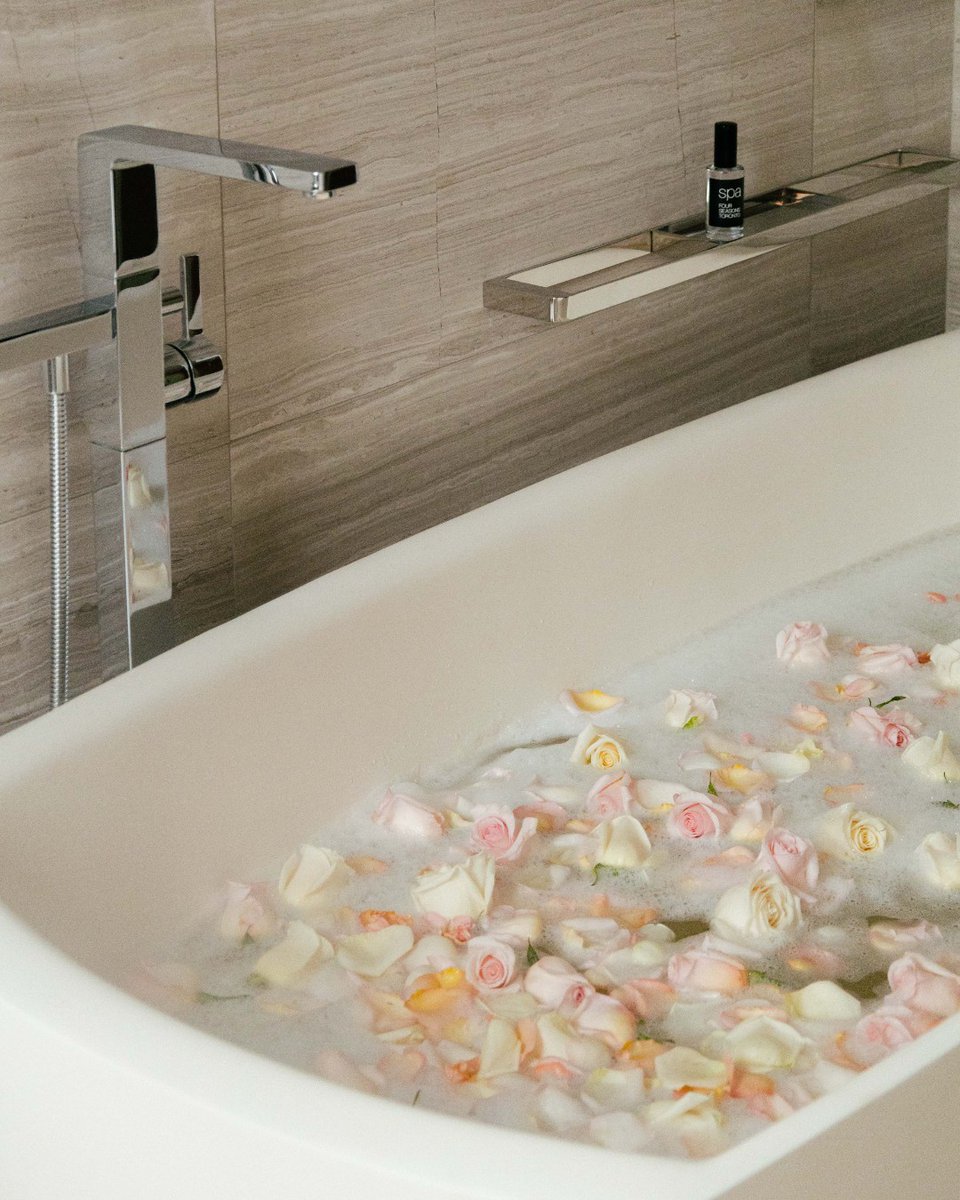 FSToronto's tweet image. Soak up good vibes with a little sprinkle of self-love. Explore our Spa Boutique to enhance your wellness experience during your stay. #FSToronto #FourSeasons #FSWellness #NationalBubbleBathDay #WellnessDay #SelfCare​ #Toronto