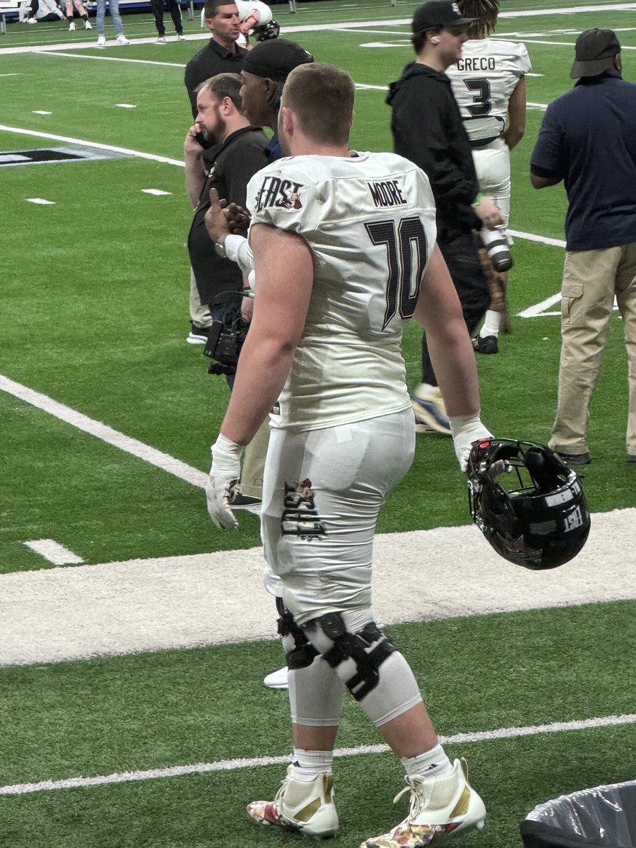 sherrimoore272's tweet image. What a whirlwind! Ian graduated HS, competed at ⁦@AABonNBC⁩. He connected with new teammates, built new friendships, signed autographs for some young ⁦@OhioStateFB⁩ fans, and today is a college freshman. ⁦@IanMoore2024⁩. #proudmomma