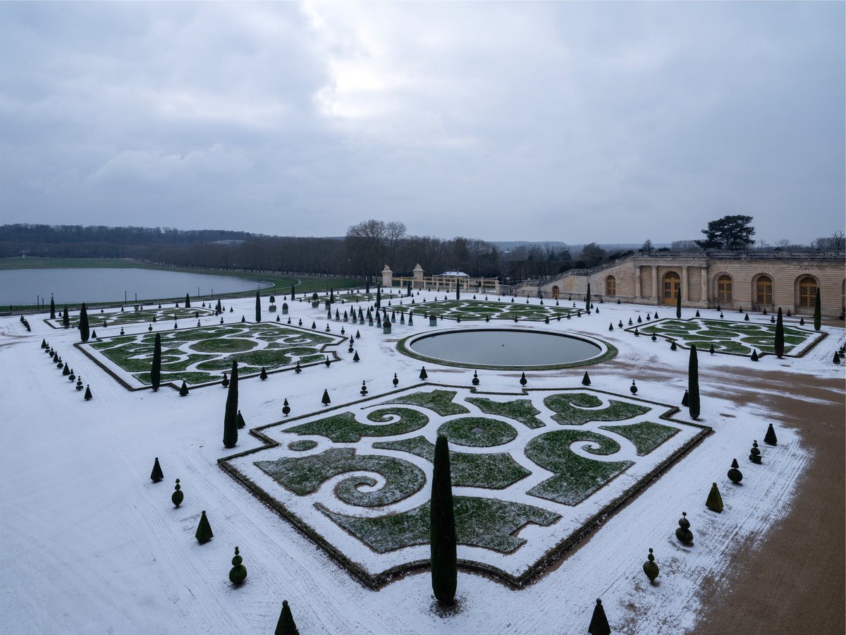 🇫🇷 Aujourd’hui Versailles était sous la neige ! 
🌍 Today Versailles was under the snow!