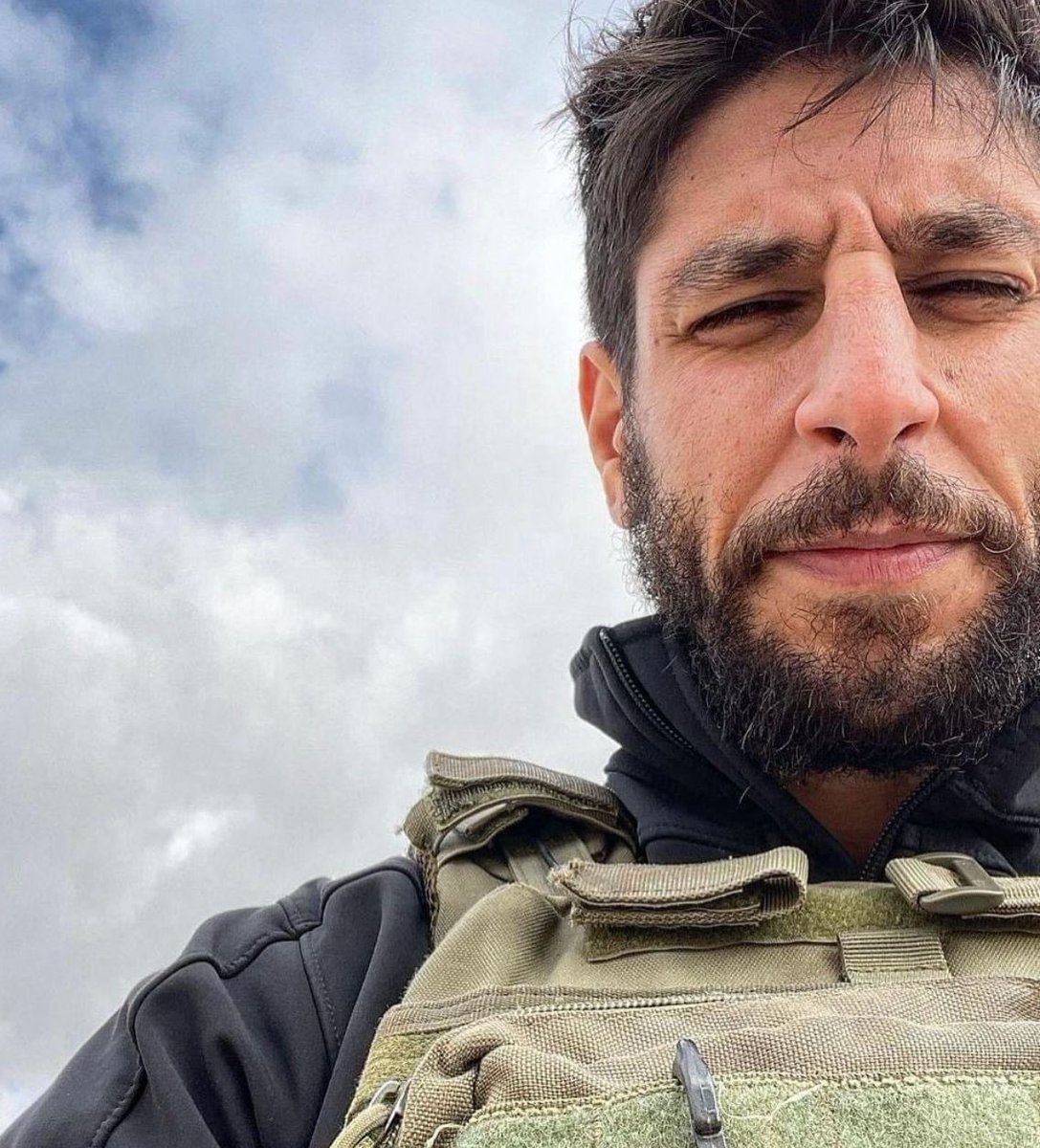 ACOM_es's tweet image. El actor de la serie #Fauda , Idan Amedi , herido en combate en Gaza. 
Realidad y ficción parecen interconectarse. 

Amadi fue llevado al Hospital Shiva en helicóptero alrededor de las 16:00 y entró en cirugía de emergencia. Sufre heridas de metralla y se estima que su vida está