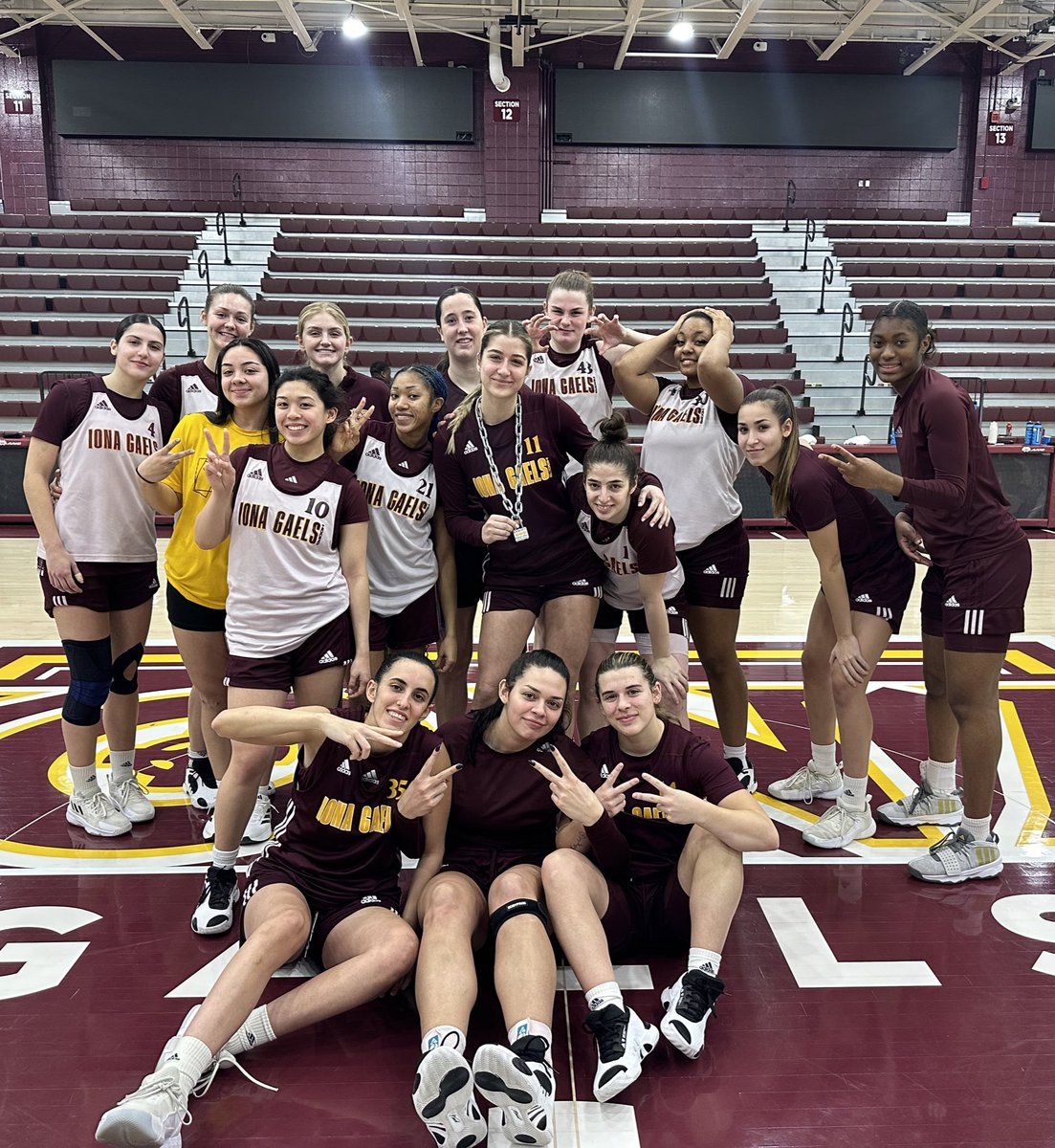 IonaWBB's tweet photo. Week 15: Defensive Player of the Week goes to @danielaciscaar (2X)🔒🔒😤😤

#LockeDin #BeTheStandard #GaelNation https://t.co/6n6gEbPuOr