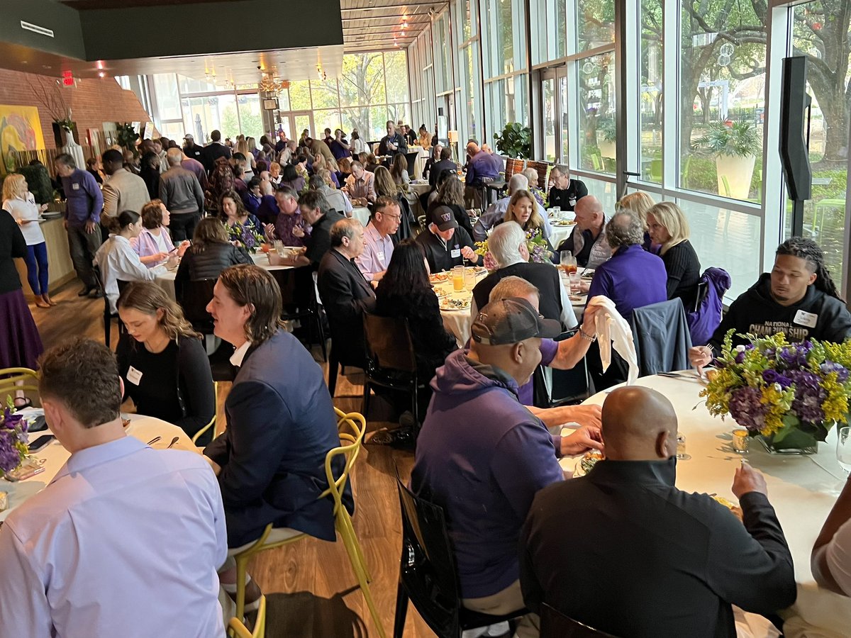 Honoring our 1991 and 2016 teams who helped pave the way for @UW_Football today. Thank you for representing the Purple and the Gold! #PurpleReign x #GoHuskies