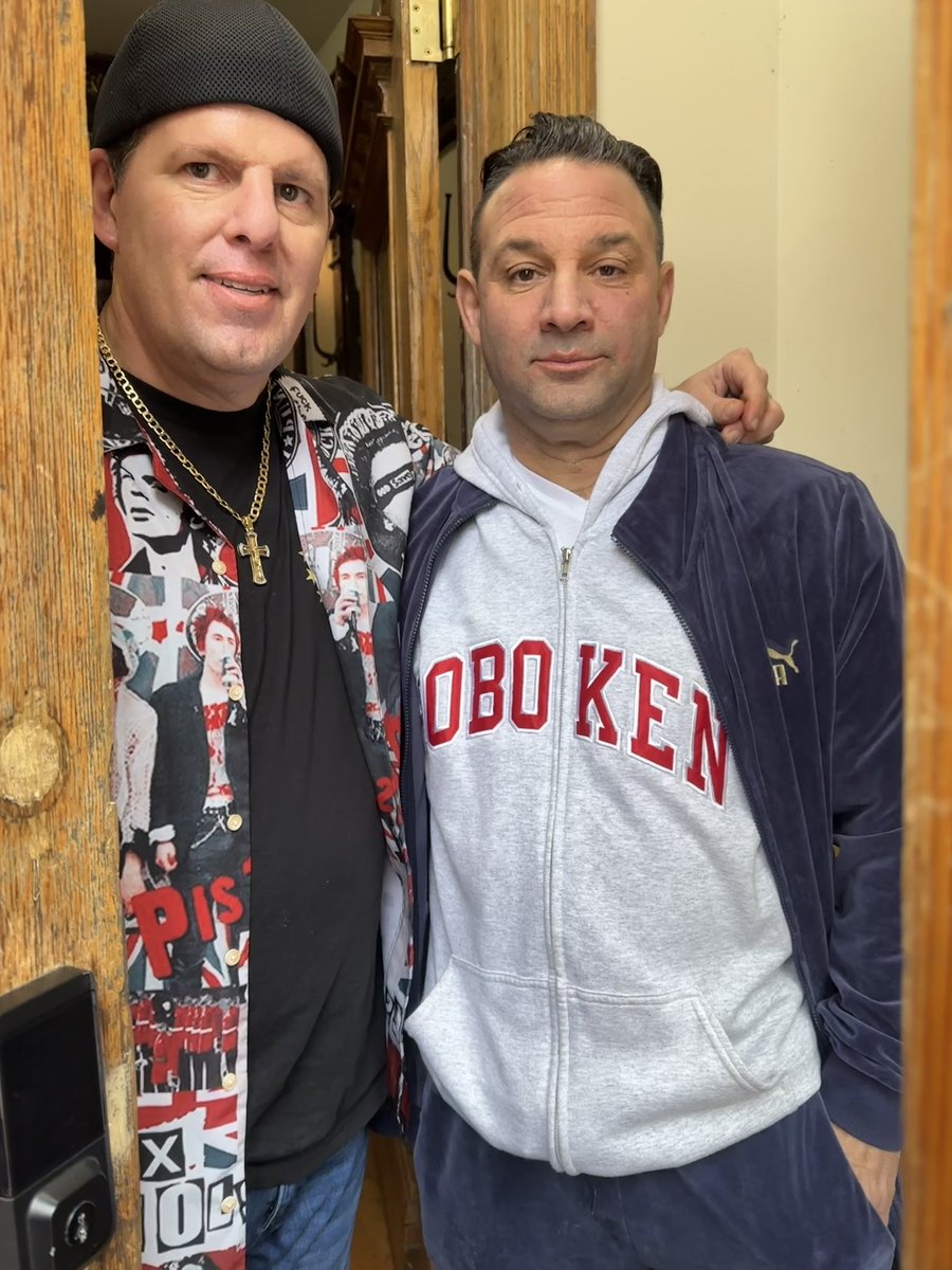 avanic3's tweet photo. ON SET 🎥 FILMING THE PILOT #punkrock101 #setlife #acting #actorsaccess #acting #talent #crownheights #Brooklyn #Punkisback #Sturock #hoboken https://t.co/D33MMi26c9