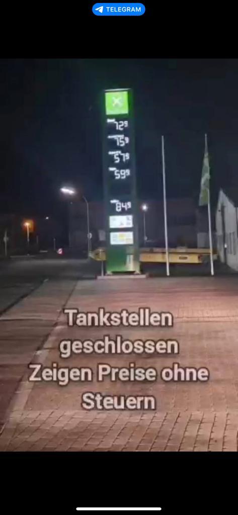 Sommige tankstations in Duitsland ondersteunen protest, zijn gesloten en tonen wat de echte prijs van brandstof is zonder accijnzen en belastingen.