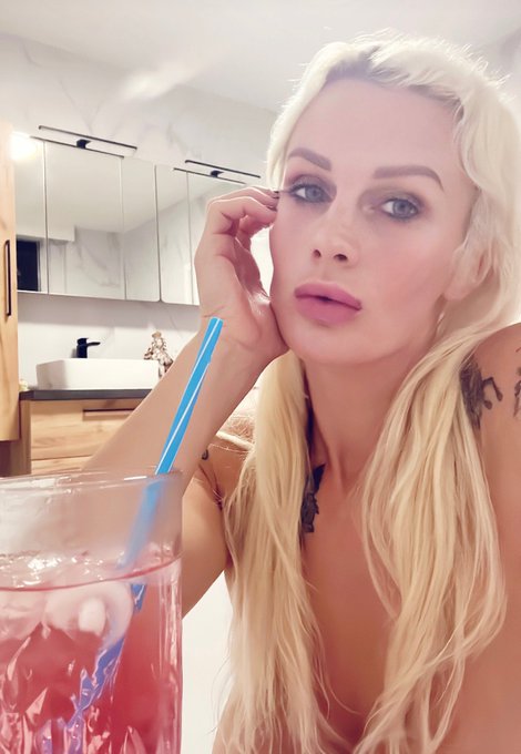 Sip with me! https://t.co/81xtzQdvEF https://t.co/eSCGjOftCg