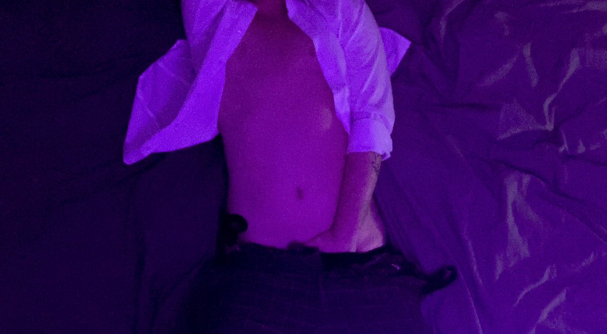 softcuffed's tweet photo. acting all tough and smart at work but the second i come home im just your little bitch in heat https://t.co/Iw51lM4fVx