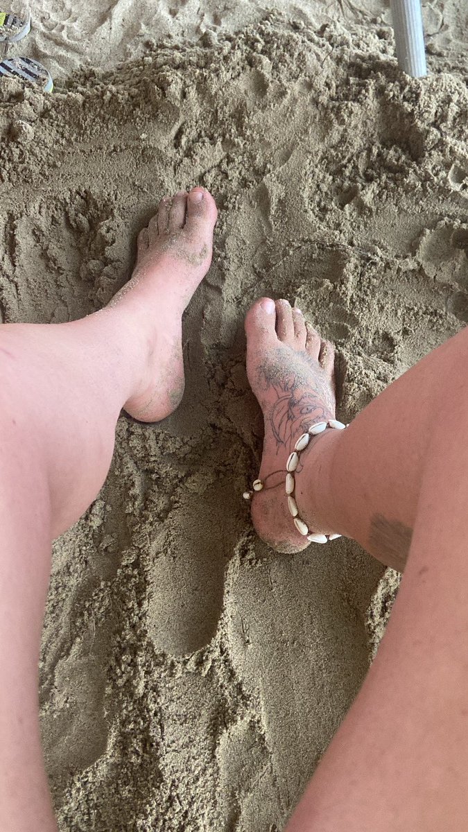 feeetri's tweet image. Preciso pegar uma marquinha nessas pernas brancas ? #feet #feet_pic #pes #feetfetish #bb23 #bb23 #gay