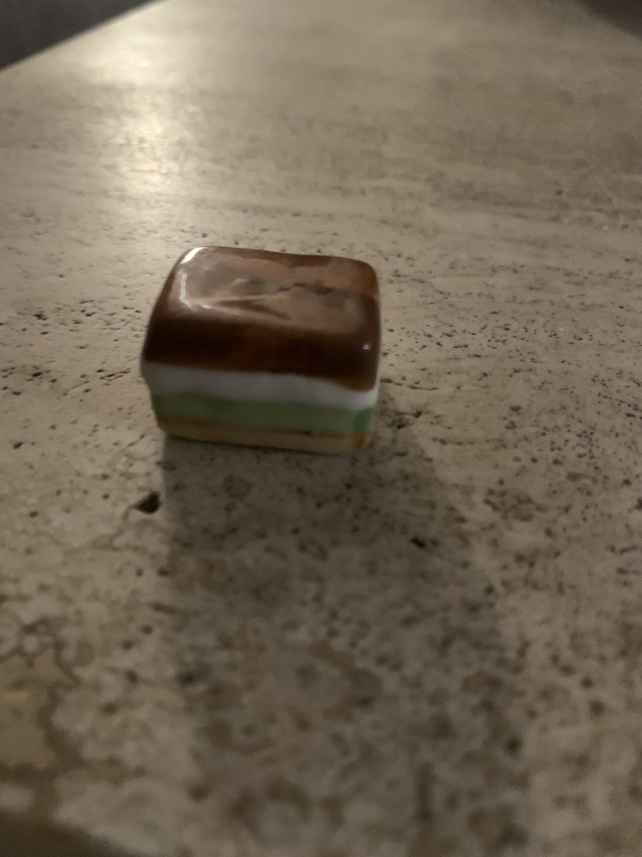 _jcrp's tweet photo. Alguien me puede decir que es esto que me ha tocado en el roscón??? Twitter haz tu magia https://t.co/xoP8wwEbQd