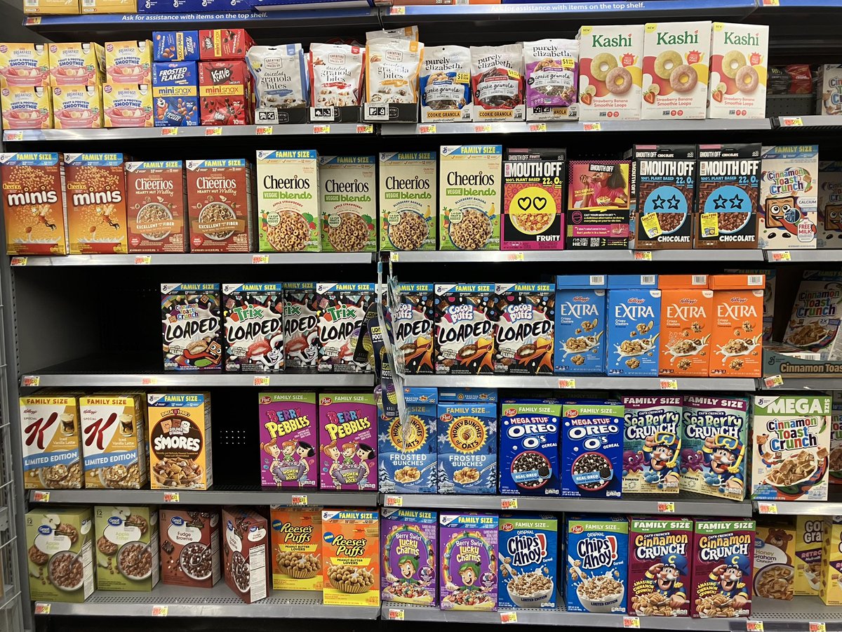 Midgkey's tweet photo. @CerealKillersPC Walmart has a bunch of new cereals https://t.co/1dGZIviLUR