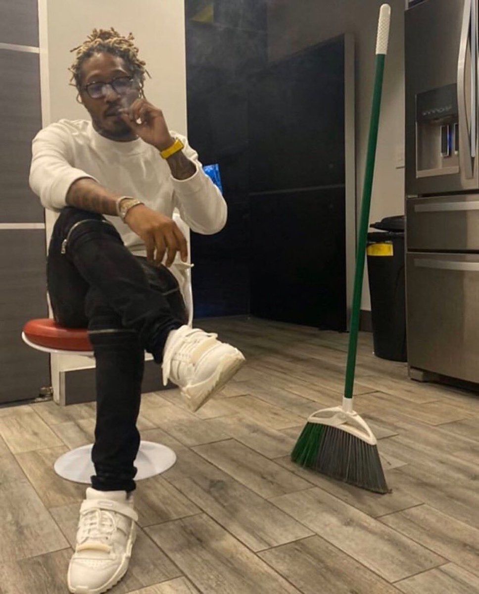 HardestFitPics's tweet photo. Future Doing the Broom Challenge, 2020 https://t.co/4o7K3vz8iv