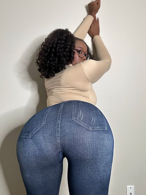 Where ya putting your face? 😏 https://t.co/1ovewkZnqa