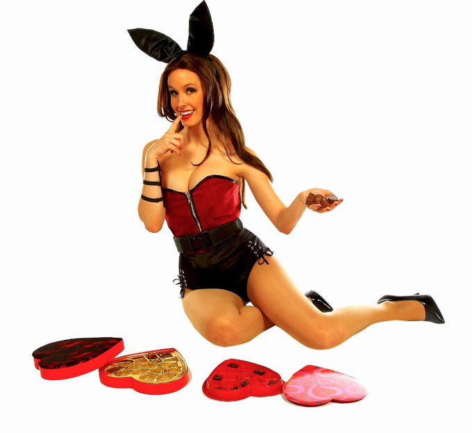 H is for Hawkeye Bunny! #cosplatoz https://t.co/JPFBwzGXVT<a href="/tag/cosplatoz"class="tags">#cosplatoz</a>