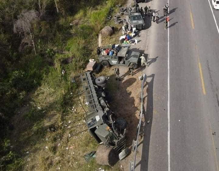 ContigoPuebla's tweet photo. #Noticias Se  reportó la volcadura de un camión de la Secretaría de la Defensa Nacional, al menos 28 efectivos militares resultaron heridos, en la Carretera Victoria-Monterrey km 102 Villagran. https://t.co/WBCY4MfPpY