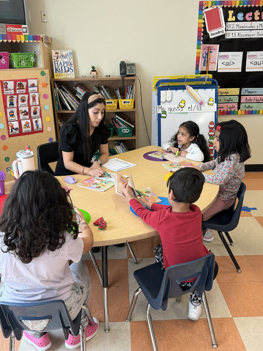 ShilohValleyPS's tweet photo. Students in Ms. Sierra’s DLI class were engaged in small group reading instruction! 📚  #TeamUCPS @AGHoulihan @Renee_McKinnon1 @UCPSNC https://t.co/J3zldjfWMu