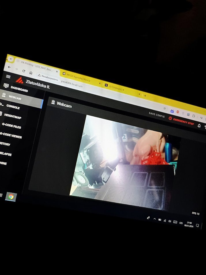 Medvjed's tweet image. Kouzlo 3d tiskáren založených na systému #klipper3d je  v tom, že je můžete snadno ovládat pomocí prohlížeče. Třeba naši milovanou @PWS400. Válel se mi tady nevyužívaný 2v1 tablet/mininotebook, tak jsem z něj udělal přenosný ovládací panel hned na 3 tiskárny najednou.