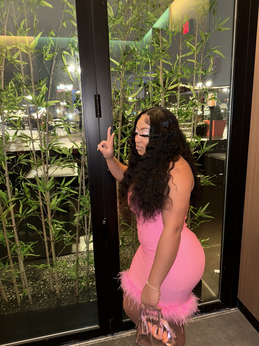 treasnicole_'s tweet photo. Pink birthday card, this is for me to you!💓 https://t.co/hTWB7yppVB