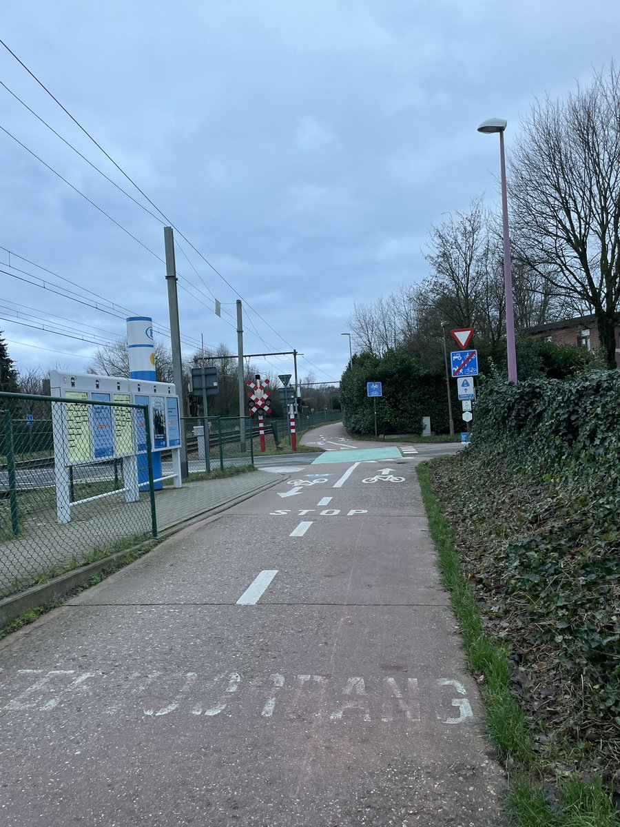 RuthMayorcas's tweet photo. @Chris_Boardman #cycled today in -7 from Ghent to Breskens, made possible cos of continuous safe #cyclespace. No potholes, no puddles, and gritted where necessary. Possible to ride continuously from village to village, city to city #Belgiumcycling. And school streets everywhere. https://t.co/6bIMYy9eDJ