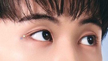 anythingforlmk's tweet photo. Mark's eye makeup details 

So beautiful https://t.co/d4sKpqUTMo