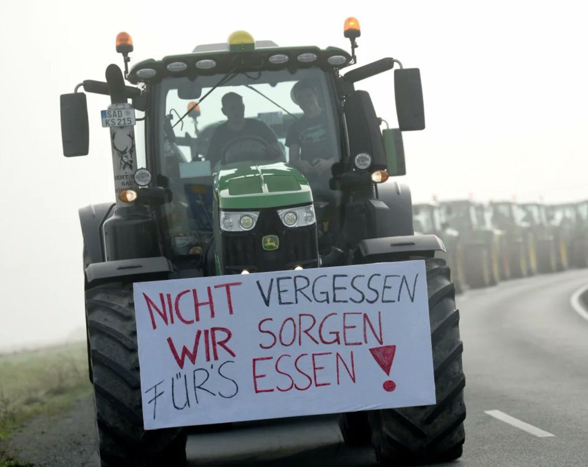 laplantulus's tweet photo. Wie mich übrigens immer dieser billige Versuch einer moralischen Überhöhung der Landwirtschaft ankotzt. Ja, ihr produziert mein Essen. Und? Andere bauen mein Haus, produzieren meine Kleidung, sorgen für meine Gesundheit. Aus nichts davon erwachsen irgendwelche besonderen Rechte. https://t.co/DwyF7SvhwX