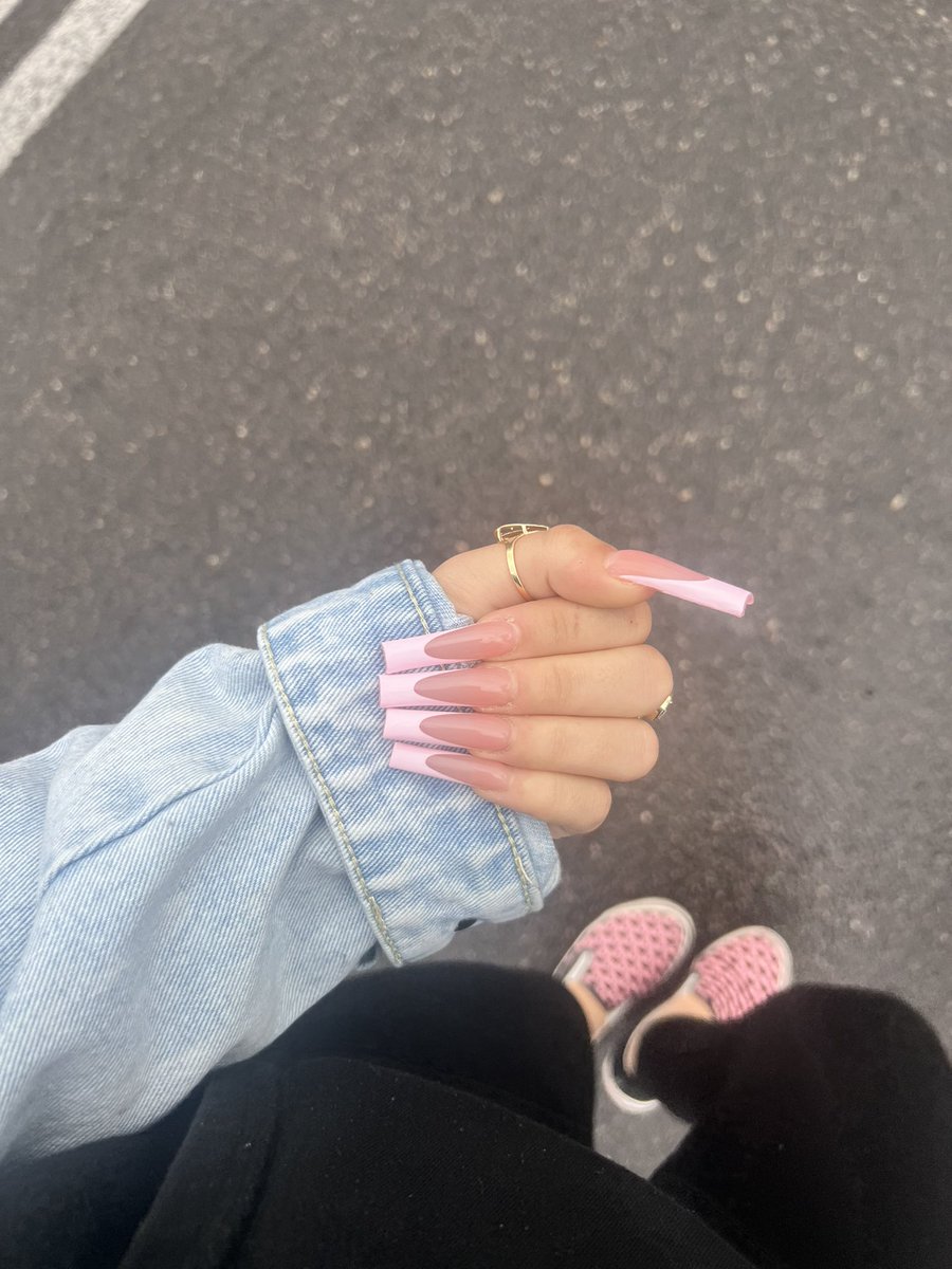 2kmaal_'s tweet photo. I love being a girl https://t.co/9Lgt28fCzs