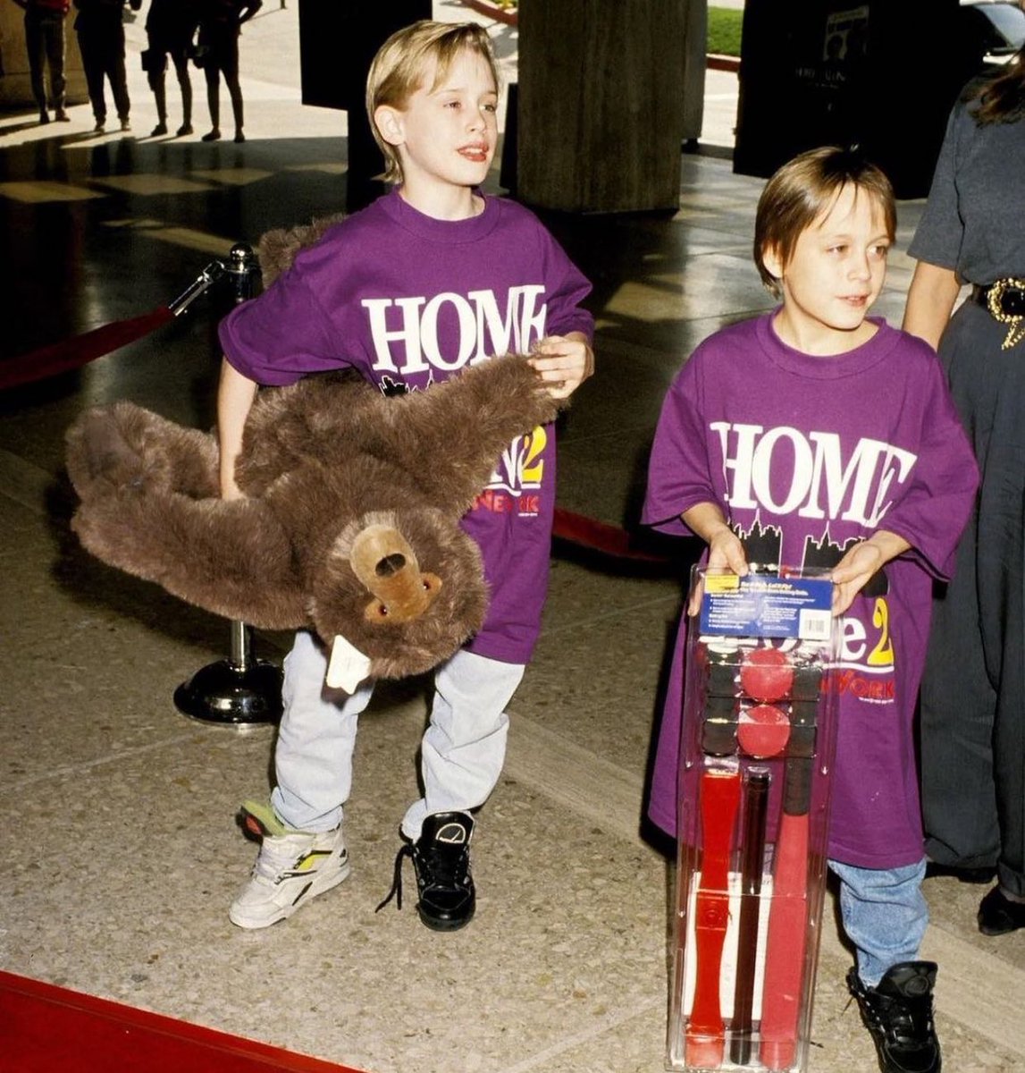notgwendalupe's tweet photo. macaulay and kieran culkin promoting 'home alone 2', 1992 https://t.co/6HGABbnPfV