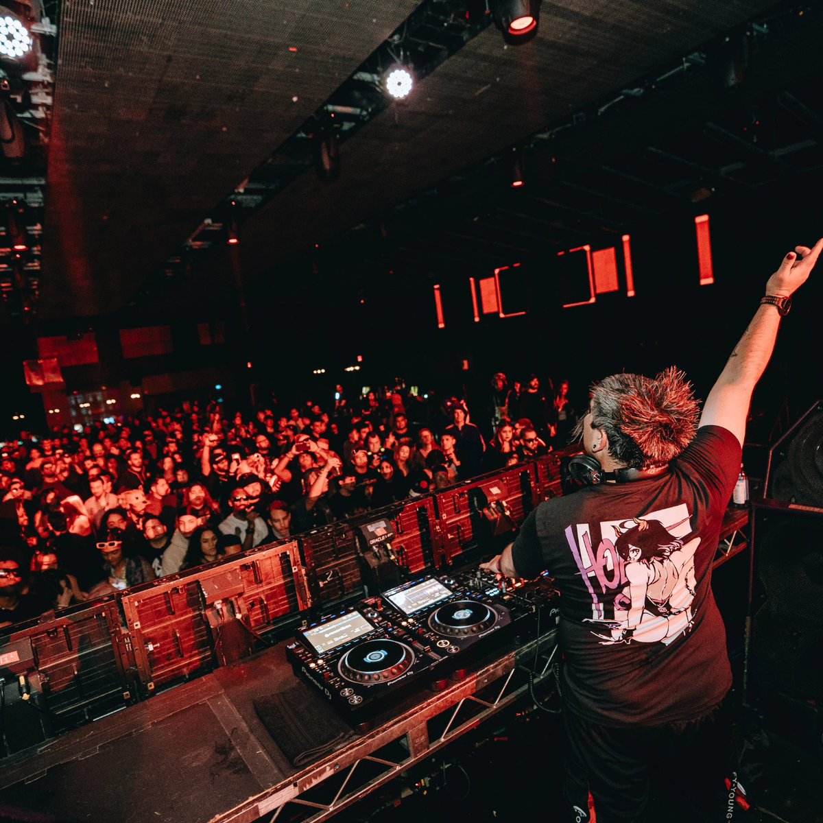 What a night this was. Playing my first <a href="/basscon/">sei kondo</a> show at <a href="/academy__la/">Academy LA</a> was magical. Best way to end the year! I hope 2024 brings more shows! Also wearing the <a href="/RainhoeVT/">Rainhoe 😈</a> shirt from <a href="/GamerSupps/">Gamer Supps®</a> 😈😈😈