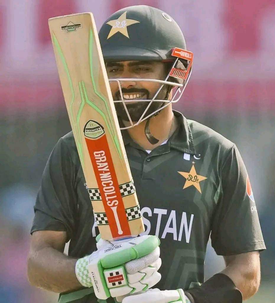 yumna_202's tweet photo. ایک ہی شخص کو گرانے میں لگے ہیں، دنیا بھر کے گِرے ہوئے لوگ
#BabarAzam #BehindYouSkipper #staystrong #ShameOnYouZaka #westandwithbabar https://t.co/LeZYNt7hFg