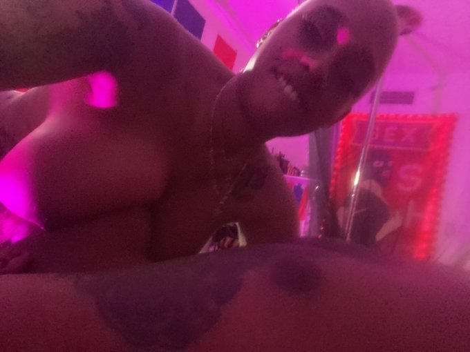 &ldquo;babe im dying rn&rdquo;  my response https://t.co/vTGKWGGcJj