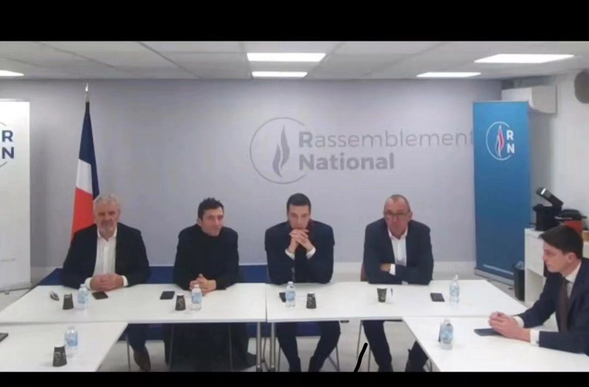 BernierNicola40's tweet photo. Présent lors de la première réunion de l’année en compagnie de notre Président @J_Bardella.
Ainsi que de @jsanchez_rn, @GillesPennelle et pour finir de @Flavien_Termet
En route pour la victoire 🇫🇷🇫🇷
#VivementLe9Juin #RassemblementNational #rejoigneznous #adherer https://t.co/oxTMu403K7