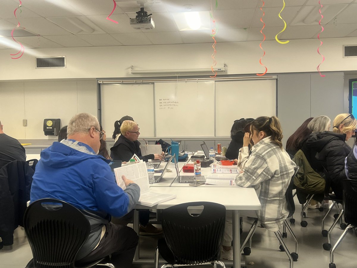 mah_chavez's tweet image. Teachers returned today and were busy with ELD and UFLI PDs.  #teacherslearning #cjusd