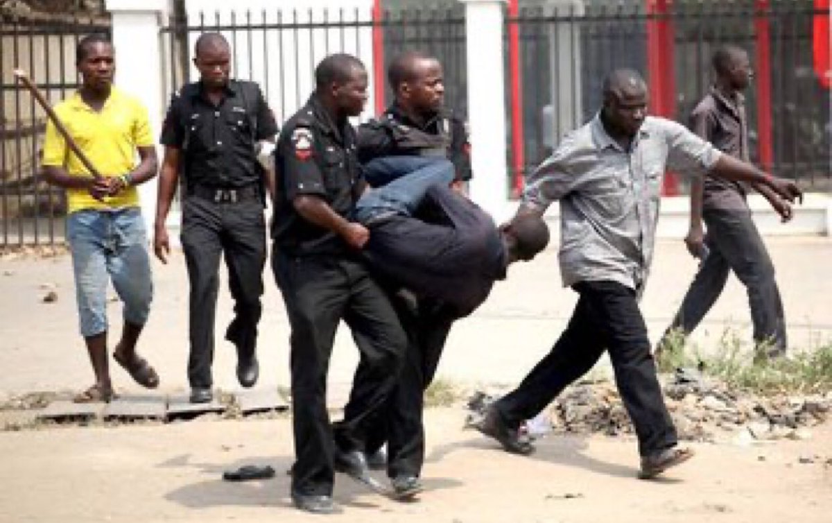 dhiwhy4u's tweet photo. Police: Are you from calabar

Dominic: No sir

Police: Okay say 'JayJay Okocha'

Dominic: Yay Yay Okocha

Police: OFFICER ARREST THIS MAN!!!
Lock him up for 600 years! https://t.co/oC8ia2S4HI
