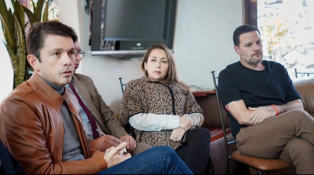 ACCION_Ecuador's tweet photo. Estuvimos con nuestros buenos amigos del movimiento @RetoEc como @edusanchezec  @johnvinueza @AukiTituanaEC conversando sobre el futuro de nuestro país. @oswaldocoronelp @fabcoronel @panchojimenezs
 #AcciónEcuador https://t.co/nJuD6prnGd