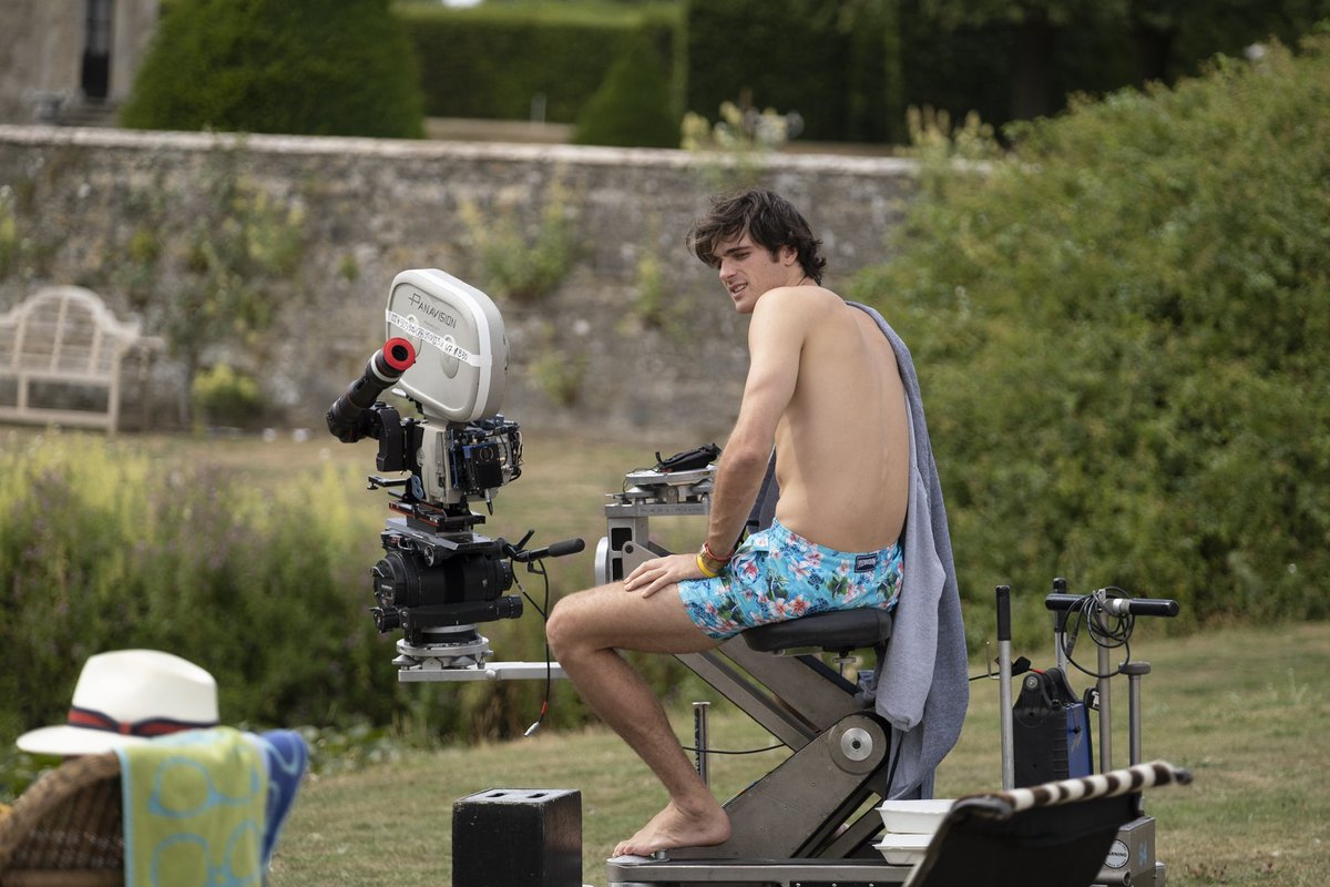 Saltburnfilm's tweet photo. Get you a man who can do both. #Saltburn https://t.co/kOZ1WZBl1s
