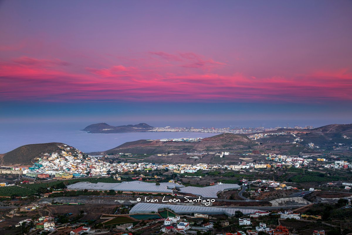 ivanlesa's tweet photo. 📷🌆
Últimas luces del día sobre #LasPalmasDeGranCanaria y Montaña #Cardones desde la Montaña de #Arucas
#GranCanaria
🇮🇨#IslasCanarias https://t.co/PoZIvLrLNT