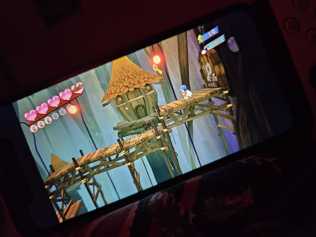 Telominas's tweet photo. Some before bed gaming. Gaming handheld has its perks.. I had never gone close enough to the door to trigger this scene in my tv-gaming session 😅 neat feature that the backbone screenshot button takes actual ps5 screenshots too. #gaminginbed #klonoa #ps5remote https://t.co/8VaPQBgJtY