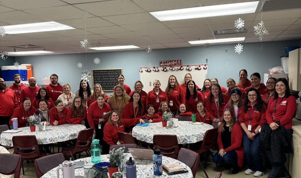 EDMNIGH1718's tweet photo. #EDMN-IGH members at Hilltop Elementary wearing red today. This week, all members will start walking in and out of their building meetings TOGETHER! https://t.co/Q5kKEfxvtM