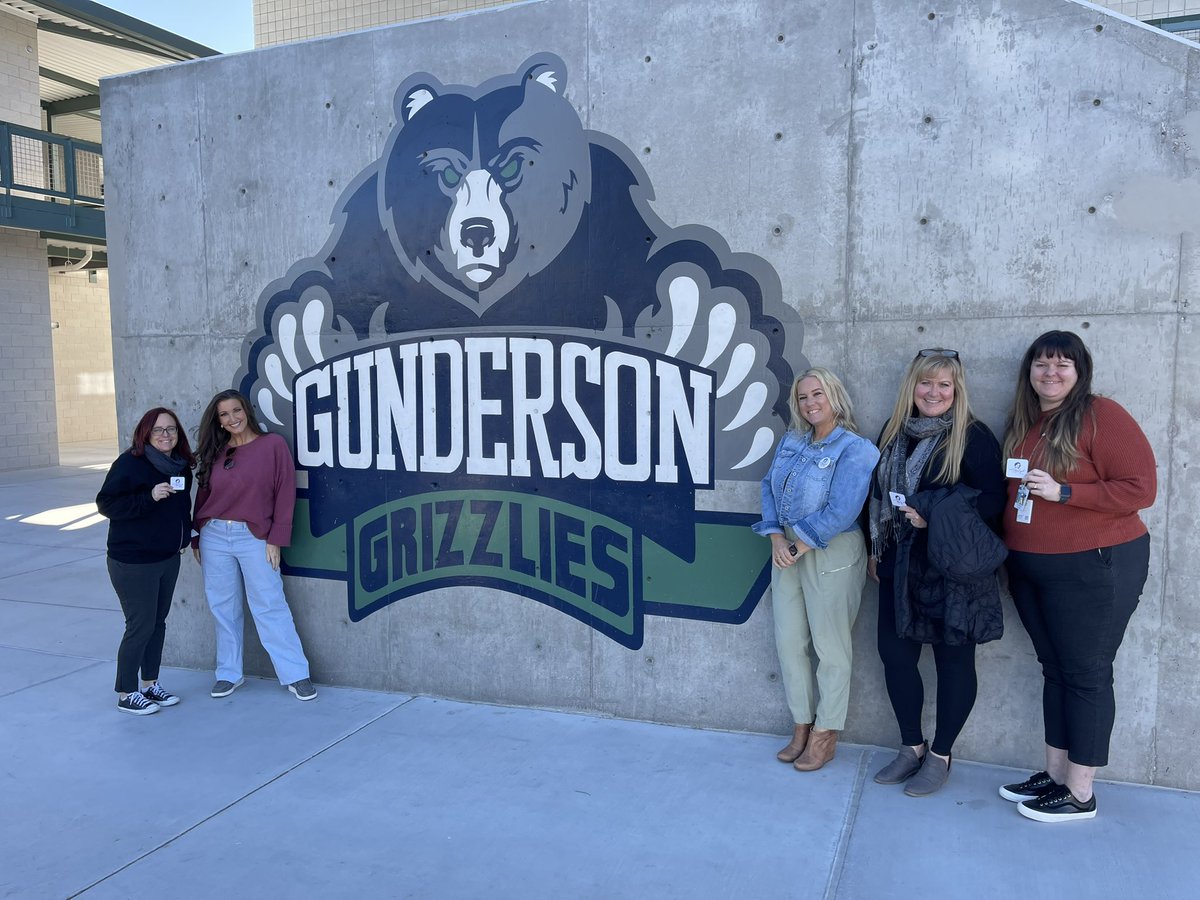ProjectMarilyn1's tweet photo. Attention #PeriodPosse! We adopted a school! We’ll be providing 10 @GoAuntFlow machines to this school and stock them up with supplies for the year! Because #PeriodSuppliedAreSchoolSupplies! #Period
#EndPeriodPoverty
@periodsupplies @Always @ubykotex @CCSDEngage @ccsd https://t.co/iqVCw4GjD7
