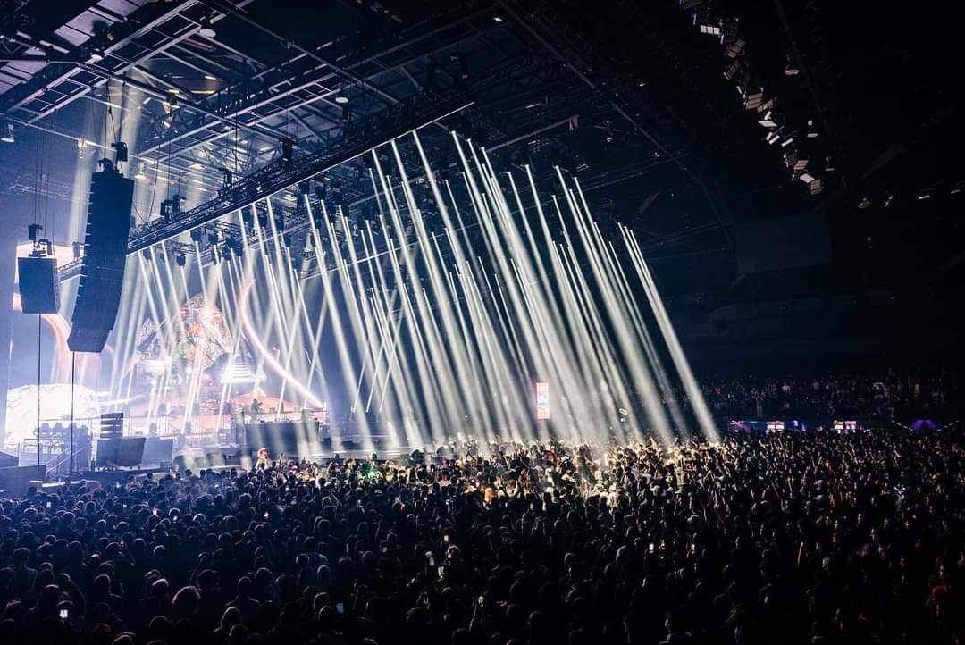 handsupelectro's tweet photo. La foule devant @vladcauchemar  à la @fcknyefestival  🤯 https://t.co/9Y5MAFLn8t