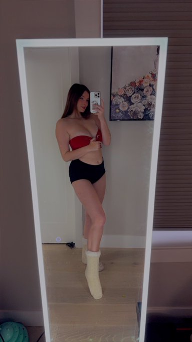 Back doing ASMR https://t.co/rjSe98mIfQ https://t.co/APCltu7AyZ