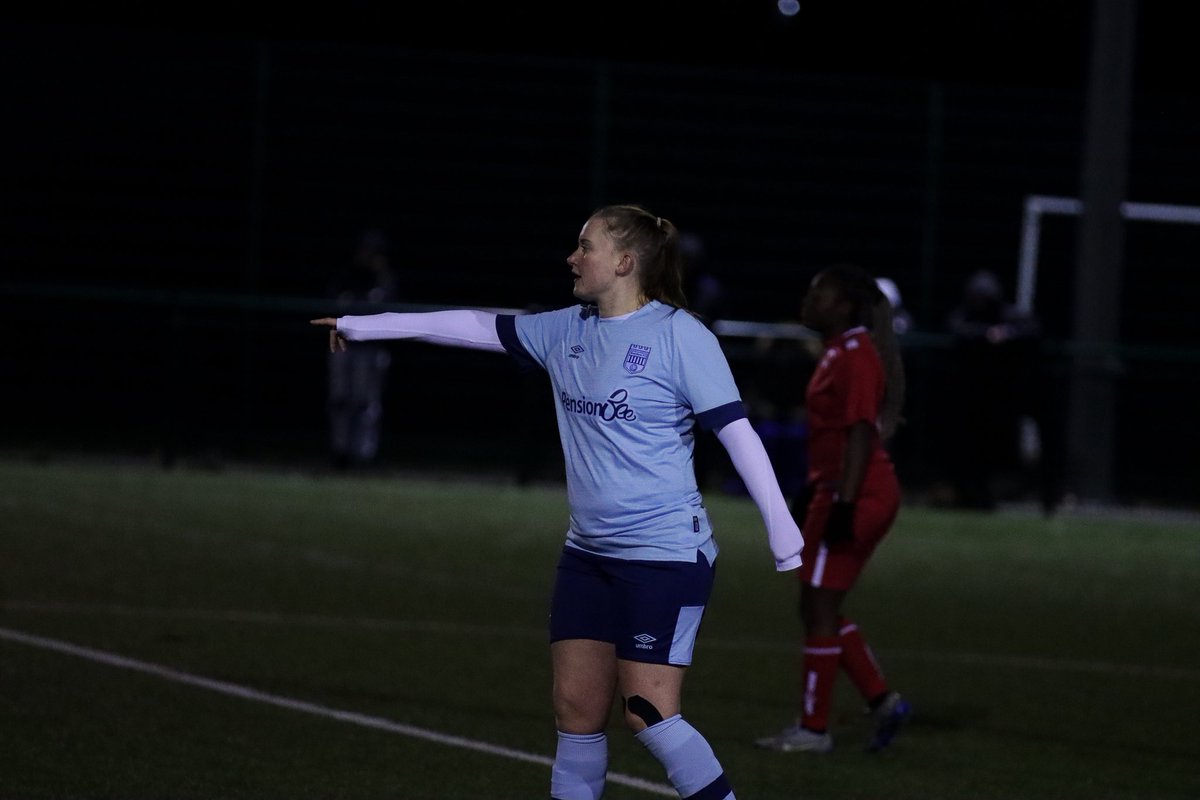 LloydAmber_6's tweet photo. Yesterday was a big day, 455 days since playing competitive football, finally wearing a Brentford shirt again. Nervous was an understatement, quite frankly I was sh***ing it. Thankful for the journey I am on, 20 minutes under my belt, only forwards steps now 🥹😅🥰🐝⚽️ https://t.co/tY5NxrI3Bg