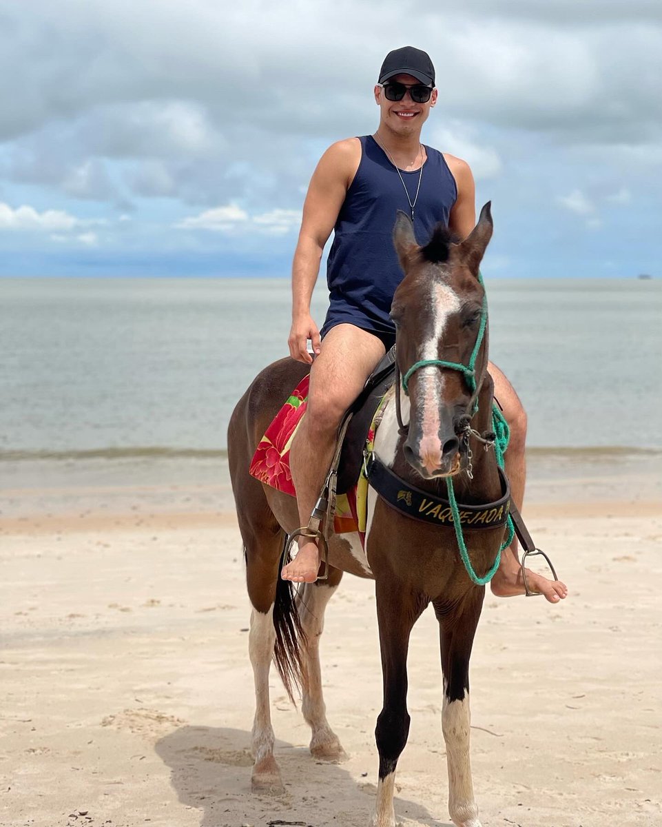 eudavidarthur's tweet photo. Quer morar no meu cavalo?
.
.
.
.
#vaqueiro #praia https://t.co/pdTGxRcAtI